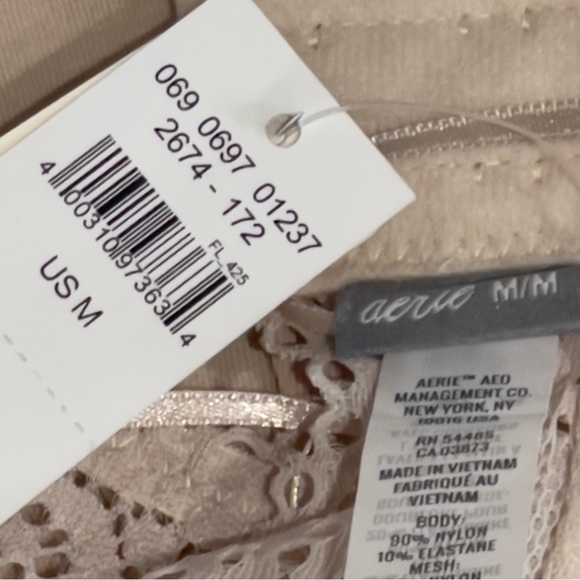 NWT Aerie Cream Lace Padded Halter Bralette Sz M - Picture 3 of 6